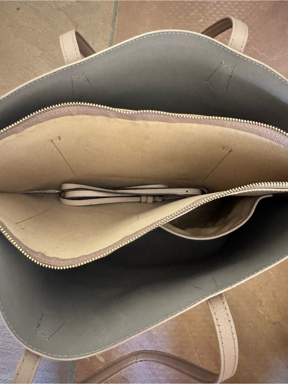 QUINCE ITALIAN LEATHER TRIPLE COMPARTMENT SHOPPER TOTE.used once.See description - Picture 6 of 8